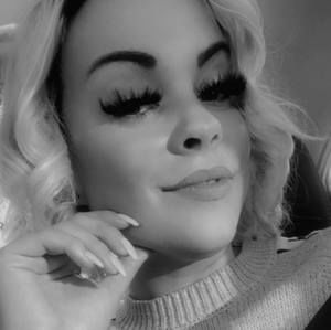 Meet your Posher, Caitlin